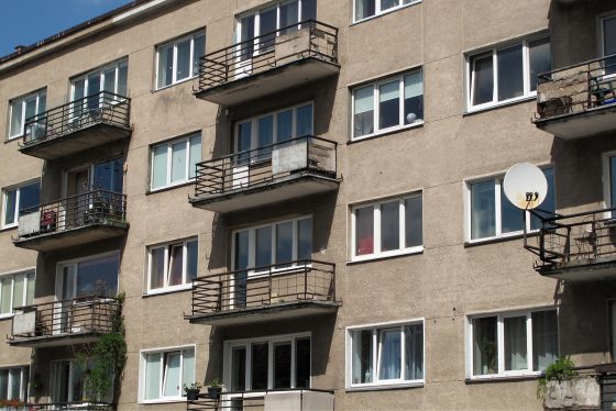 Edificio de alquiler de departamentos asegurados.