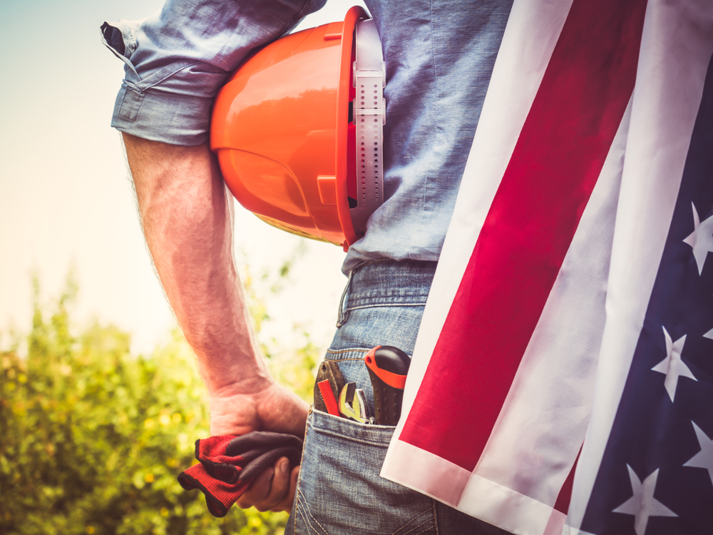 Hombre de la construcción con permiso para trabajar en Estados Unidos