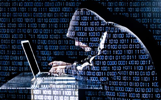 Hacker intenta robar datos de persona con seguro de robo de identidad