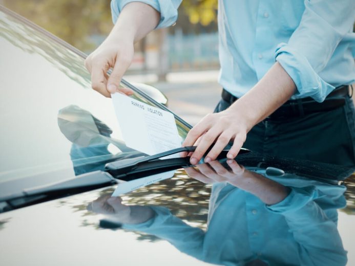 Cuanto aumenta tu seguro despues de una multa en California - Cost-U-Less