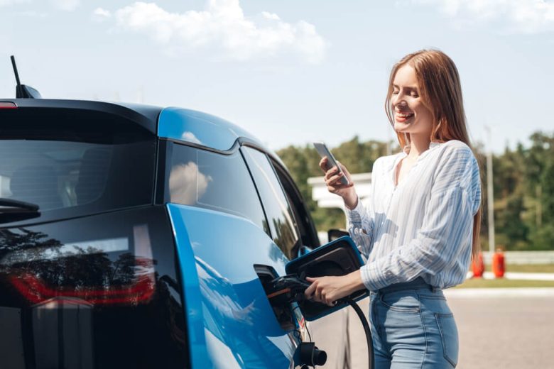 Seguro para auto eléctrico en California en 2025 - Cost-U-Less