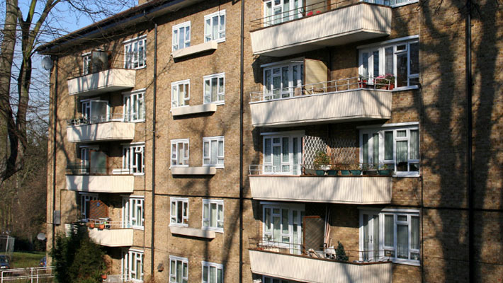 Edificio de alquiler de departamentos asegurados