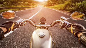 Consejos-de-seguridad-para-conducir-una-motocicleta
