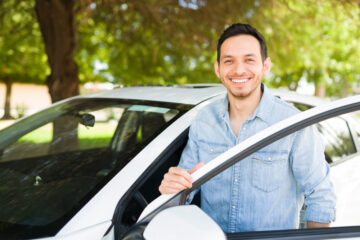 Persona protegida con seguro para auto