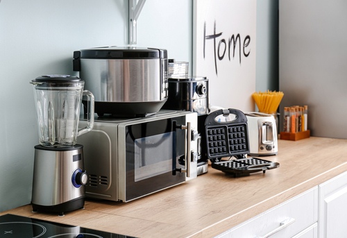 Electrodomesticos de cocina en un apartamento que cuenta con seguros para inquilinos