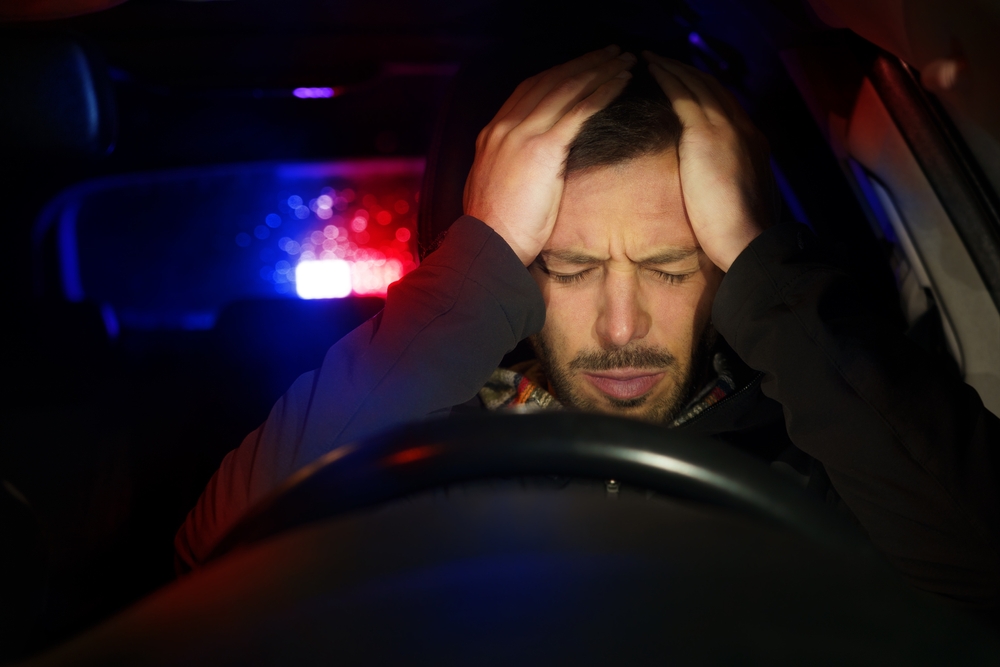 Hombre preocupado por ser detenido y no elegir conductores designados mientras manejaba
