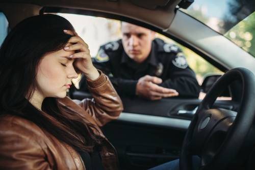 Mujer apunto de recibir un SR22 por licencia suspendida